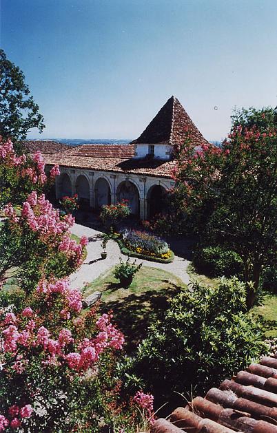 la cour int&eacute;rieure